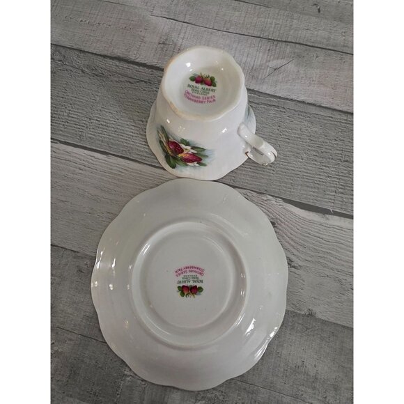 Royal Albert Strawberry Fair Tea Cup & Saucer Set - Picture 9 of 10